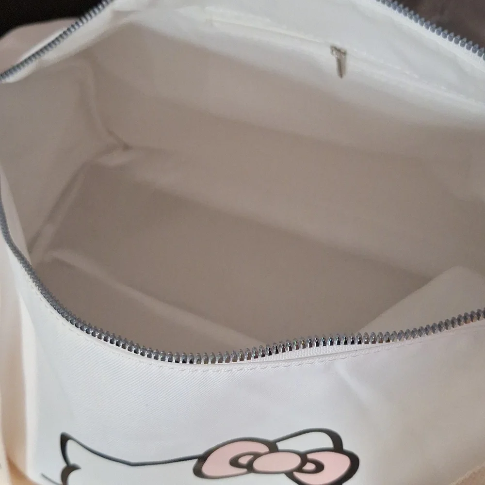 Hello Kitty Weekender - Picture 3 of 4